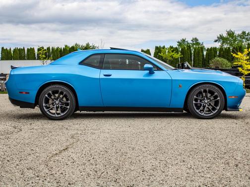 B5 Blue Pearlcoat 2023 Dodge Challenger R/T Scat Pack