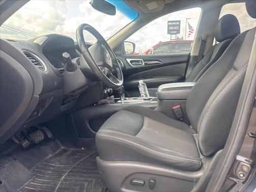 2018 Nissan Pathfinder SV