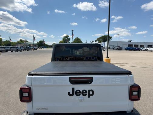 Bright White Clearcoat 2024 Jeep Gladiator Sport S