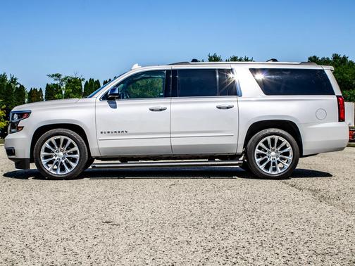 Iridescent Pearl Tricoat 2019 Chevrolet Suburban Premier