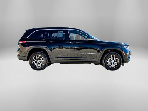 Diamond Black Crystal Pearlcoat 2024 Jeep Grand Cherokee Limited