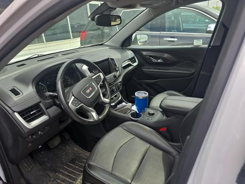 White Frost Tricoat 2022 GMC Terrain SLT