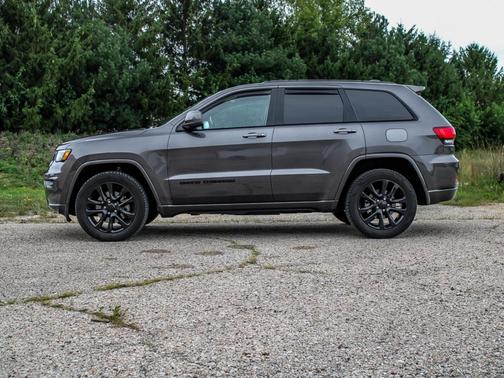 Granite Crystal Metallic Clearcoat 2021 Jeep Grand Cherokee Laredo