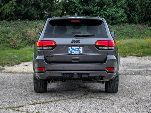 Granite Crystal Metallic Clearcoat 2021 Jeep Grand Cherokee Laredo