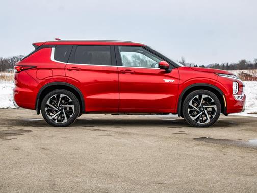 2024 Mitsubishi Outlander PHEV SEL