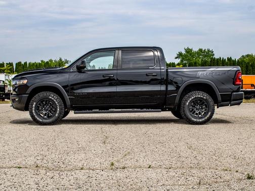 Diamond Black Crystal Pearlcoat 2025 RAM 1500 Rebel