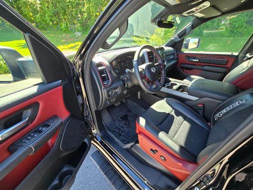 Diamond Black Crystal Pearlcoat 2025 RAM 1500 Rebel