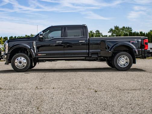 Agate Black Metallic 2024 Ford F-450 Platinum