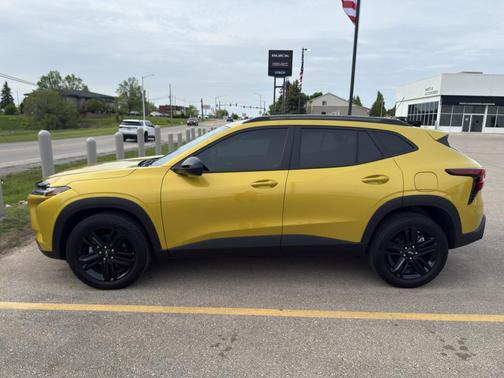 Nitro Yellow Metallic 2024 Chevrolet Trax FWD ACTIV