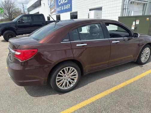 Deep Auburn Pearlcoat 2012 Chrysler 200 Limited