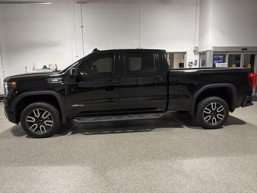 Onyx Black 2025 GMC Sierra 1500 AT4