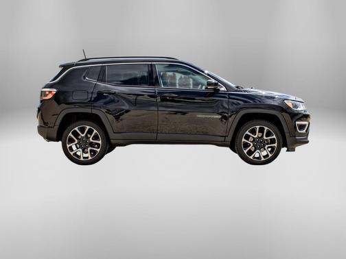 Diamond Black Crystal Pearlcoat 2018 Jeep Compass Limited