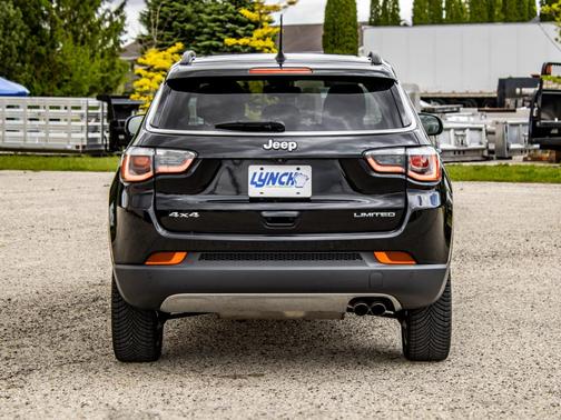Diamond Black Crystal Pearlcoat 2018 Jeep Compass Limited