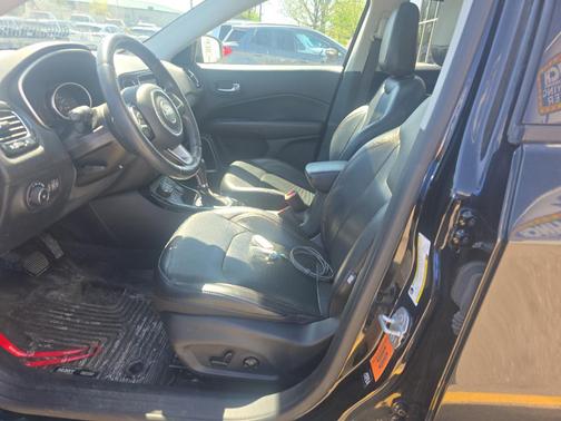 Diamond Black Crystal Pearlcoat 2018 Jeep Compass Limited