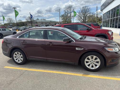 Cinnamon Metallic 2010 Ford Taurus SE