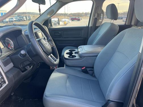 Brilliant Black Crystal Pearlcoat 2017 RAM 1500 Express