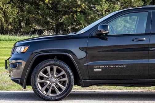 Photo 4 of 13 of 2016 Jeep Grand Cherokee Limited