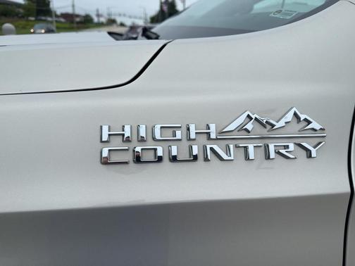 2021 Chevrolet Suburban 4WD High Country