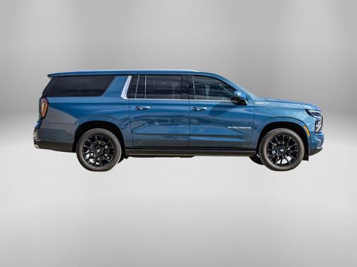 2025 Chevrolet Suburban 4WD High Country