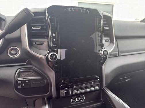 2024 RAM 3500 Big Horn Crew Cab 4x4 8' Box