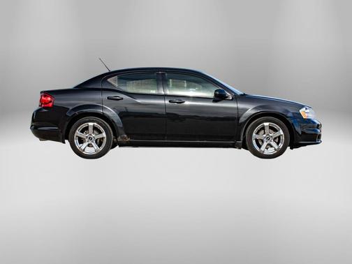 Brilliant Black Crystal Pearlcoat 2011 Dodge Avenger Lux