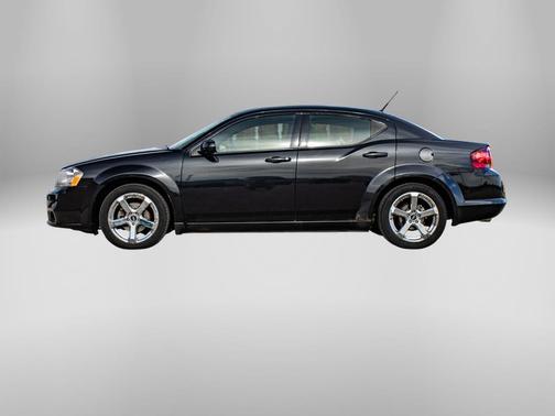Brilliant Black Crystal Pearlcoat 2011 Dodge Avenger Lux