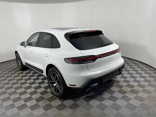 2025 Porsche Macan 