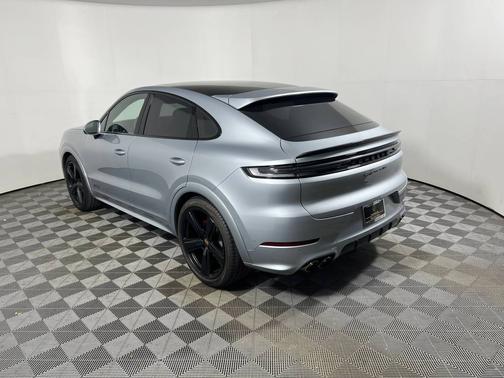 Dolomite Silver Metallic 2026 Porsche Cayenne
