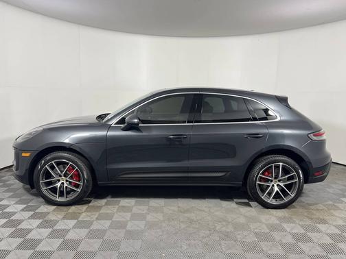 Vulcano Gray Metallic 2024 Porsche Macan
