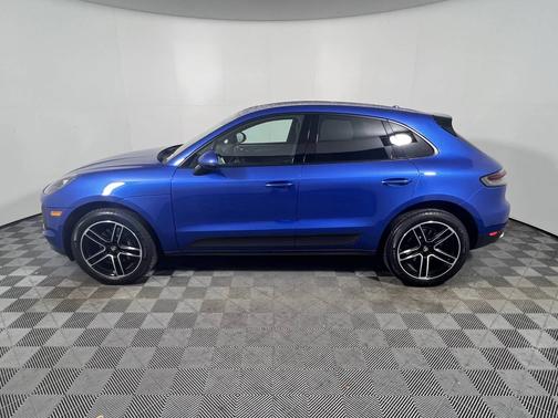 Sapphire Blue Metallic 2019 Porsche Macan