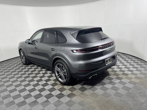 Quartzite Grey Metallic 2025 Porsche Cayenne