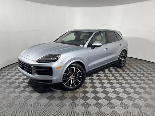 Dolomite Silver Metallic 2026 Porsche Cayenne
