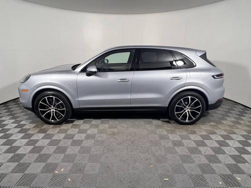 Dolomite Silver Metallic 2026 Porsche Cayenne