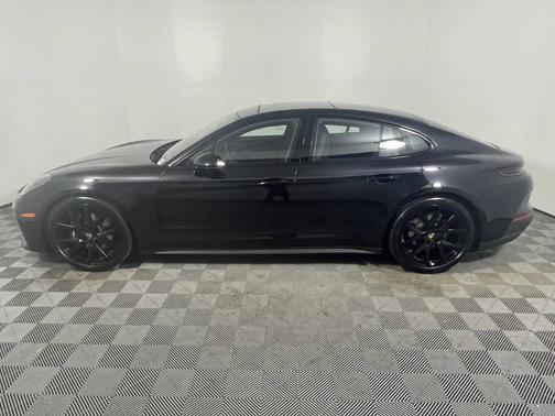 2026 Porsche Panamera 