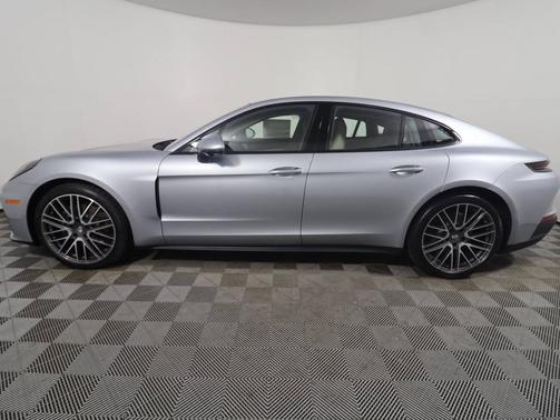 Dolomite Silver Metallic 2026 Porsche Panamera