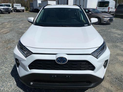 Super White 2021 Toyota RAV4 Hybrid XLE