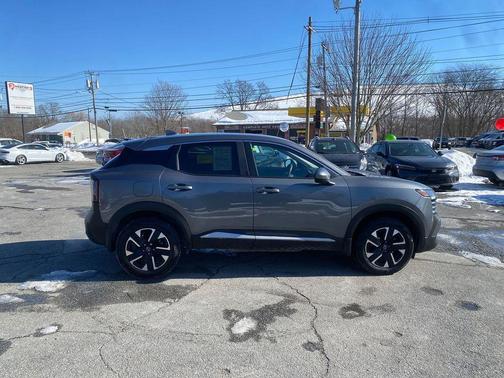 2025 Nissan Kicks SV