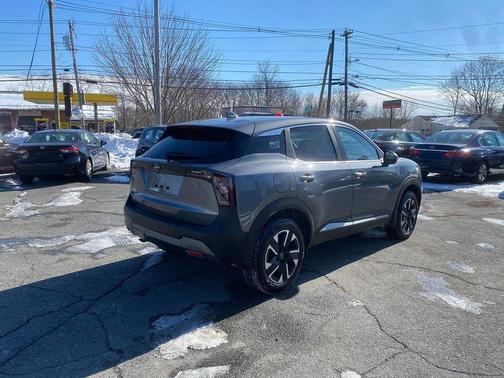 2025 Nissan Kicks SV