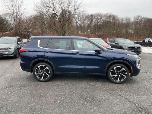 2023 Mitsubishi Outlander SE Special Edition 2WD