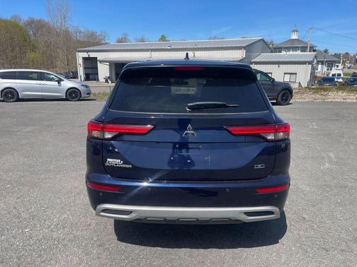 Cosmic Blue Metallic 2023 Mitsubishi Outlander SE Special Edition 2WD