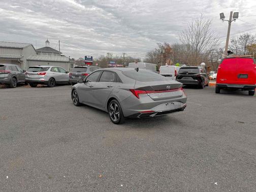 2021 Hyundai ELANTRA SEL