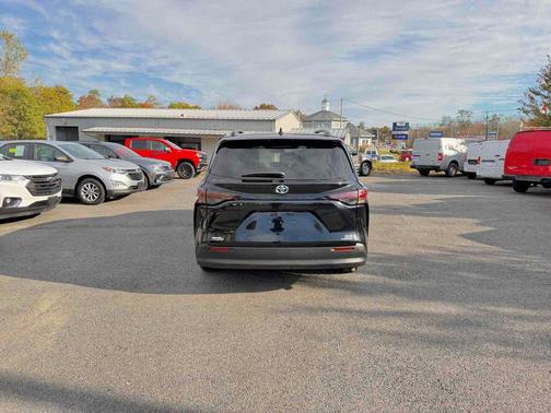 2024 Toyota Sienna XLE