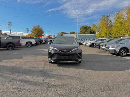 2024 Toyota Sienna XLE