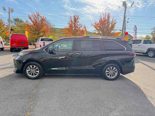 2024 Toyota Sienna XLE