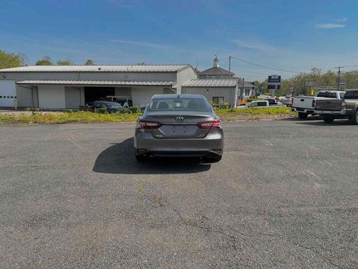 2020 Toyota Camry Hybrid XLE