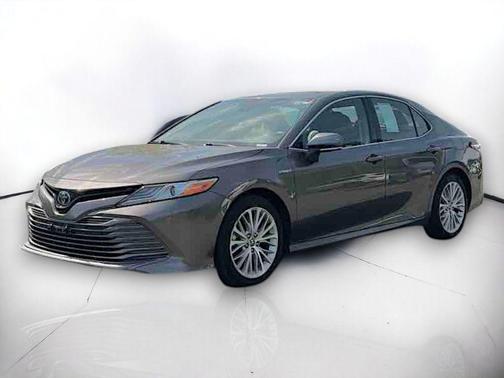 2020 Toyota Camry Hybrid XLE