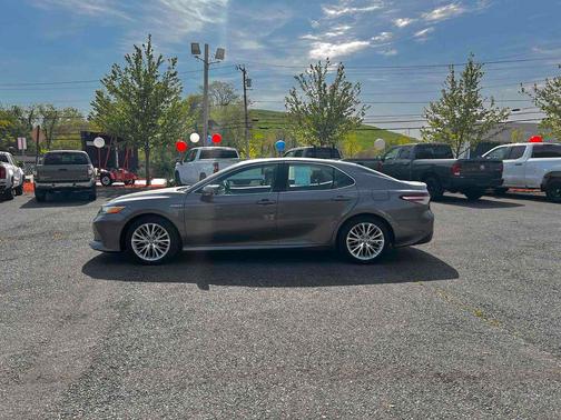 2020 Toyota Camry Hybrid XLE