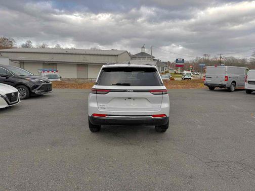 2023 Jeep Grand Cherokee Laredo