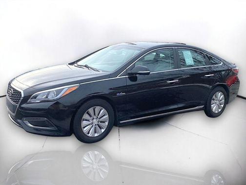 2017 Hyundai SONATA Hybrid SE