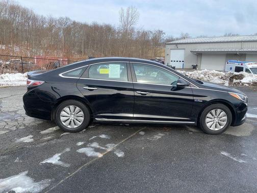 2017 Hyundai SONATA Hybrid SE